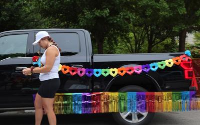 �����Ӱ�ԭ�� Pride Fest parade draws thousands
