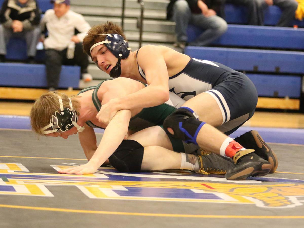 Francis Howell breaks through to win district team title Wrestling