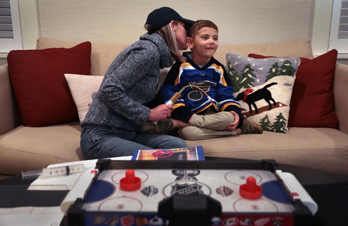 Vladimir Tarasenko's 6-day-old baby takes nap in Stanley Cup
