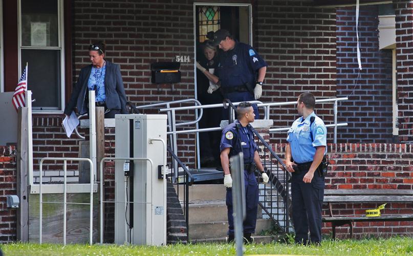 Police kill man while executing search warrant