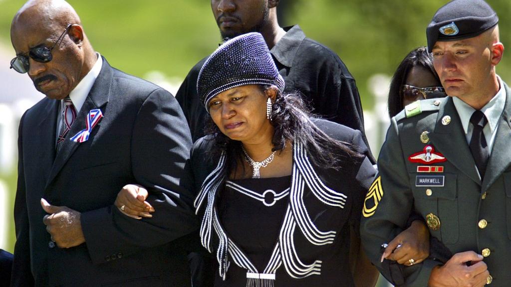 From 2005: Florissant soldier&#39;s family lays her to rest among questions about death | Metro ...
