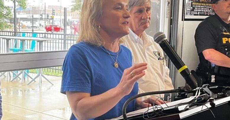 Image for U.S. Rep. Nikki Budzinski wants politicians to stop cashing in on inside information