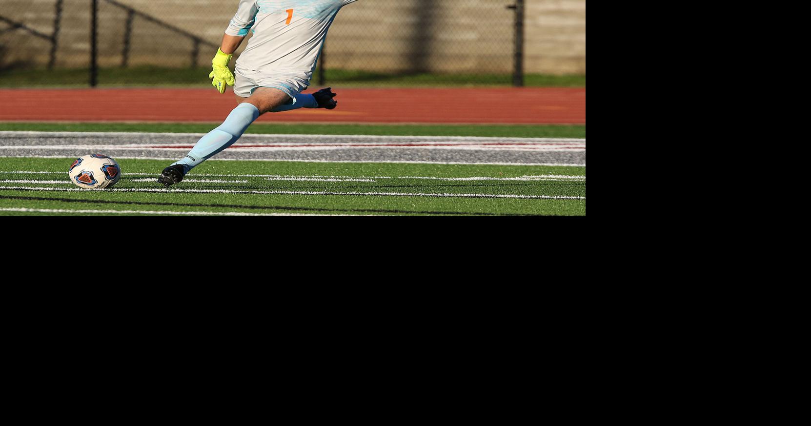 Goalkeeping duo shines as Summit stays undefeated