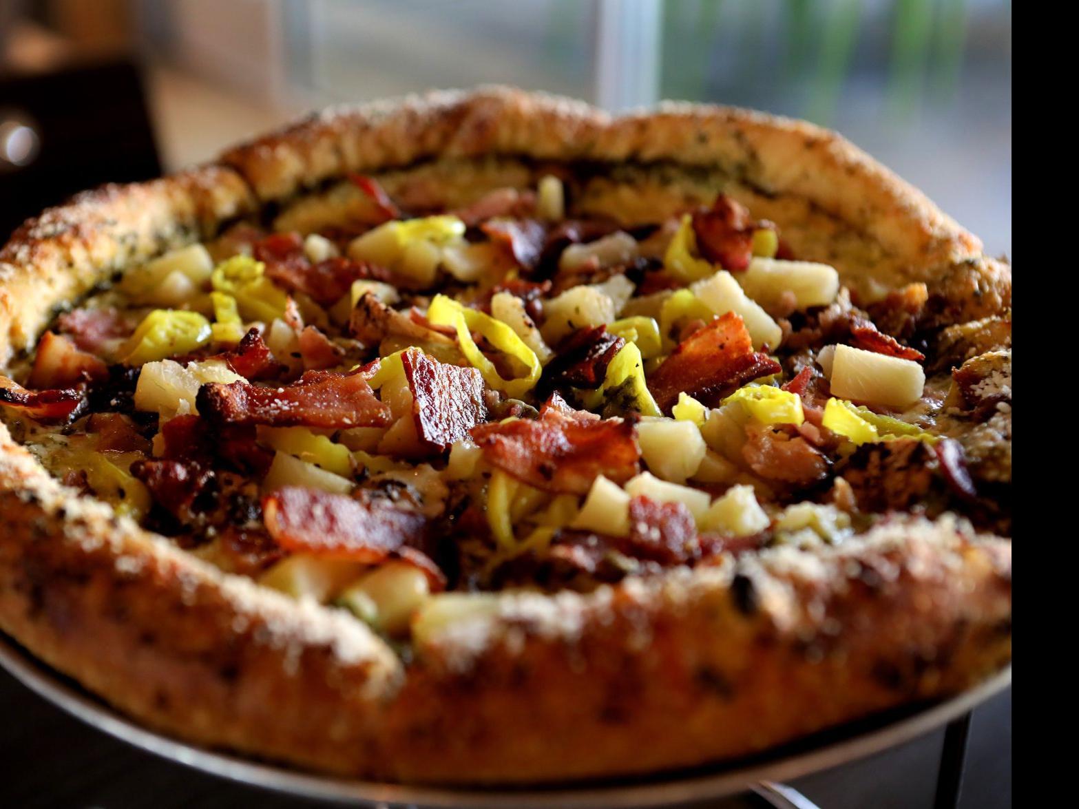 Leaden Crust Sinks Mellow Mushroom S Pizza Restaurant Reviews Stltoday Com