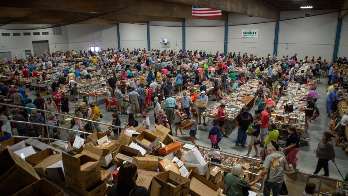 Photos The Greater St Louis Book Fair Returns For 2021 Multimedia Stltoday Com Jcva Book Fair St Louis 2022