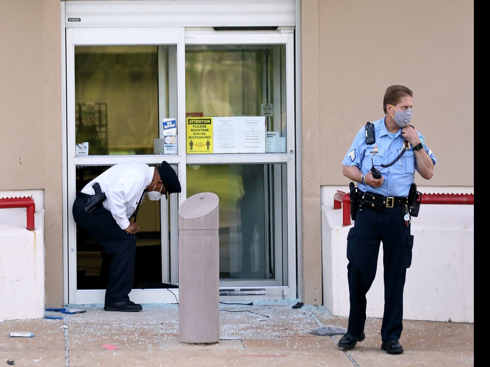Retired Police Captain Shot To Death At St Louis Pawn Shop In Slaying Caught On Facebook Live Law And Order Stltoday Com