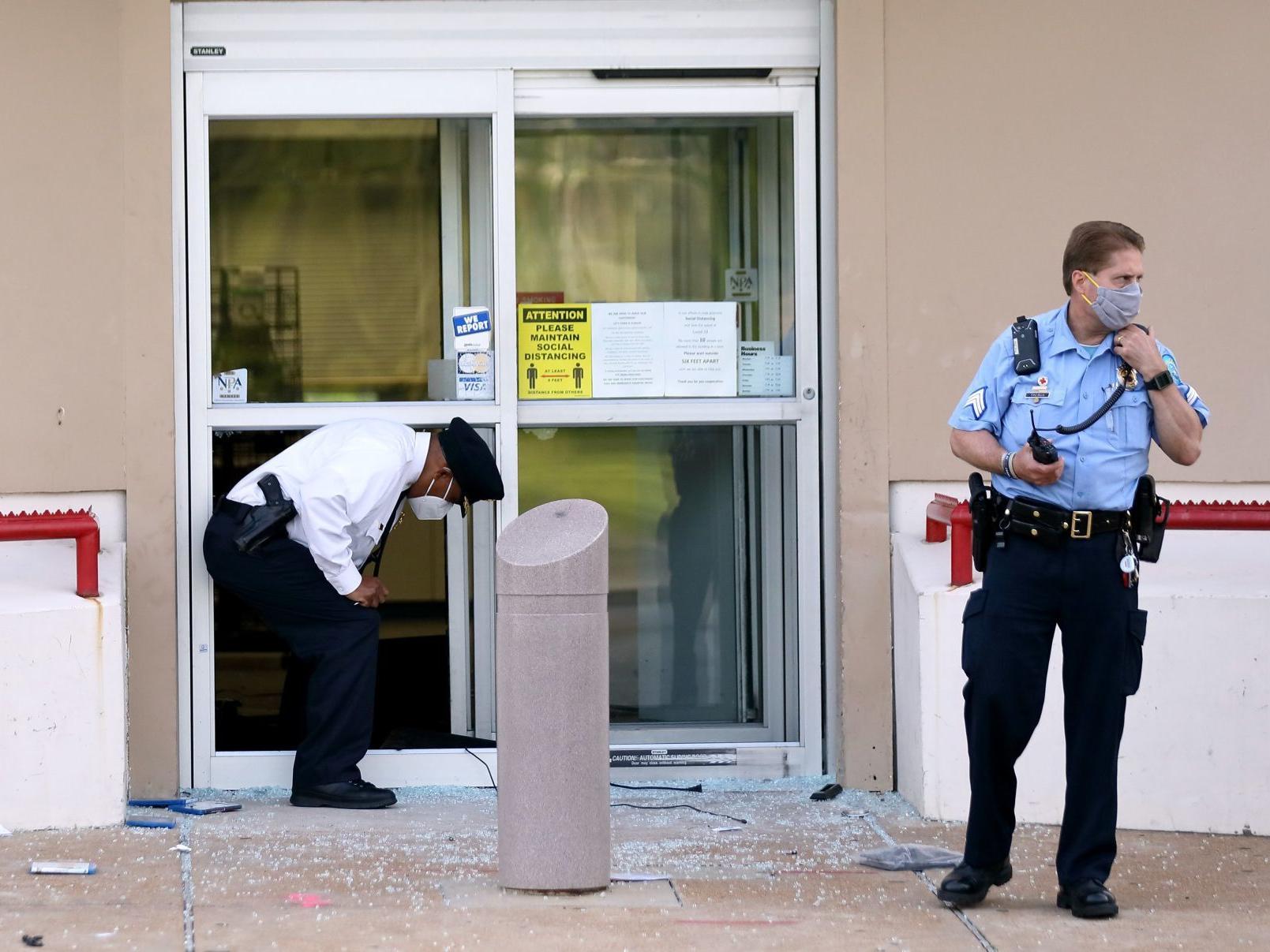 Retired Police Captain Shot To Death At St Louis Pawn Shop In Slaying Caught On Facebook Live Law And Order Stltoday Com