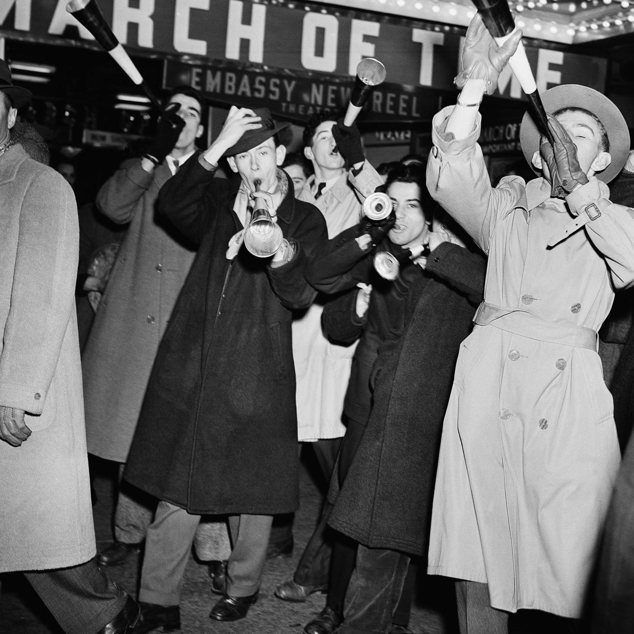 A Look Back At Historical Photos Of New Year S Eve In Times Square