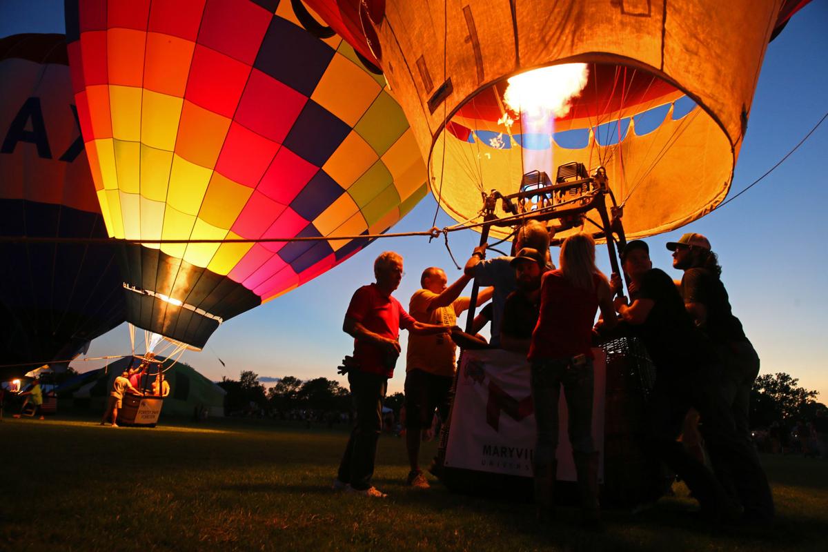 Balloon Glow kicks off Forest Park Balloon Race