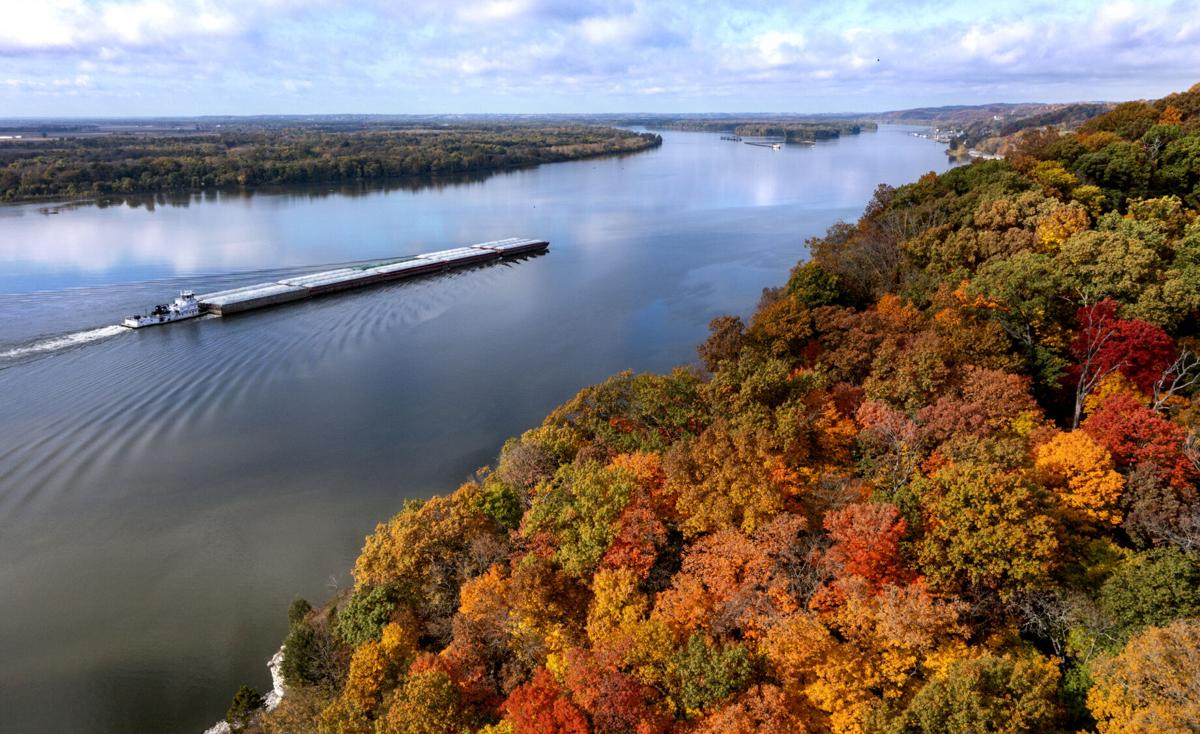 Fall colors along the River Road from Alton to Grafton