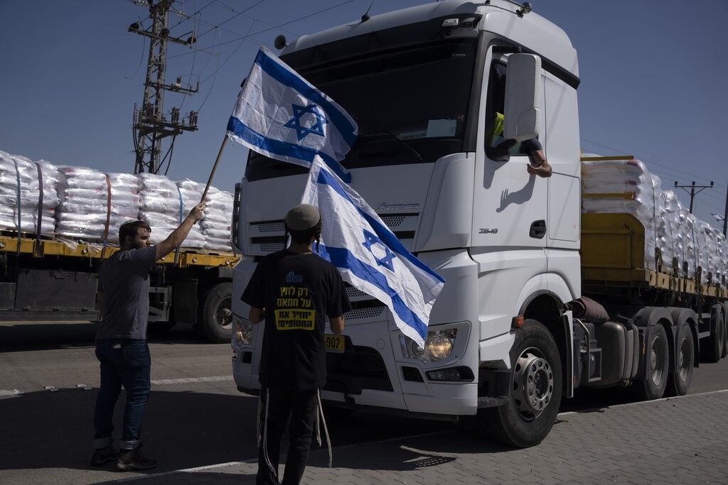 Israel Palestinians Blocking Aid