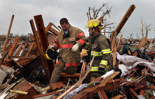 Joplin tornado turns city upside down