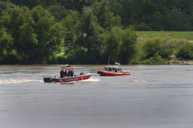 Crew rescued after towboat begins sinking near Stan Musial Bridge