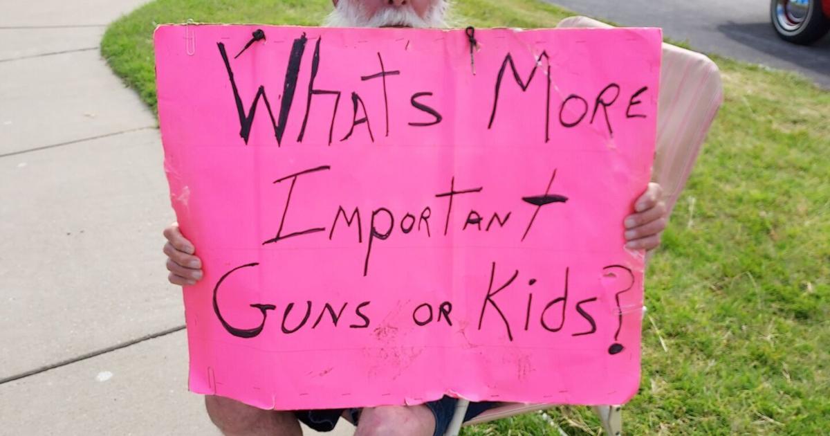 Why was a Florissant man protesting all alone outside for weeks?