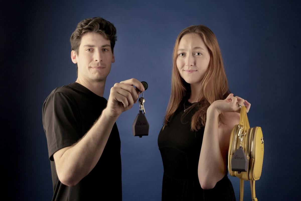 Washington University couple invest discreet Narcan carrying case
