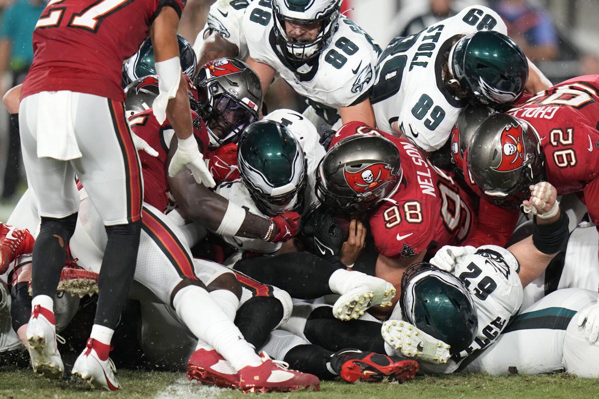 Philadelphia Eagles DEFEAT Tampa Bay Buccaneers Behind HUGE Games From  D'Andre Swift & AJ Brown! - A to Z Sports