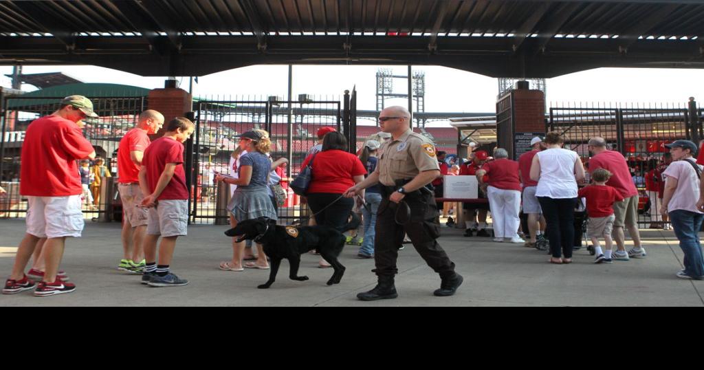 Cardinals, fans savored Busch Memorial Stadium sendoff