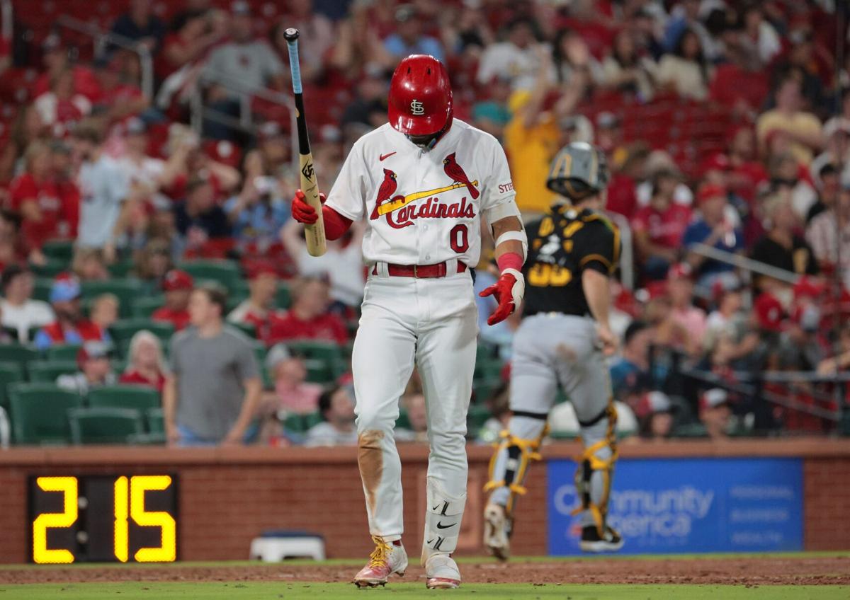 Cardinals thump Pirates, Sports