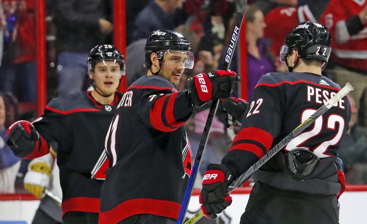 Brind'Amour retires, takes front-office job