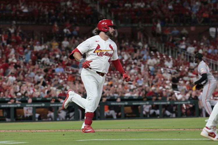 Cardinals kick off series against the Giants