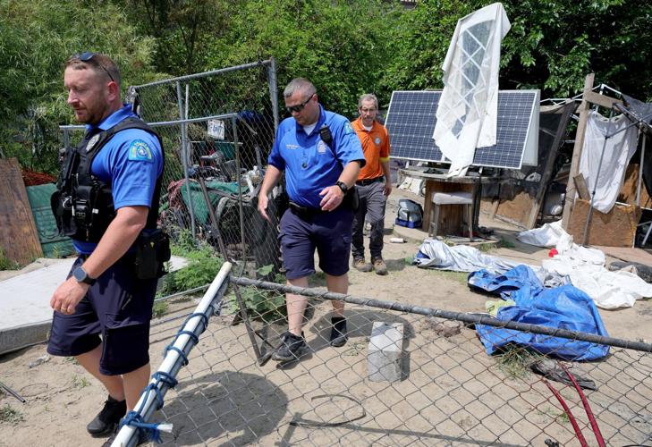 Homeless people on banks of the Mississippi River told to leave, tents removed