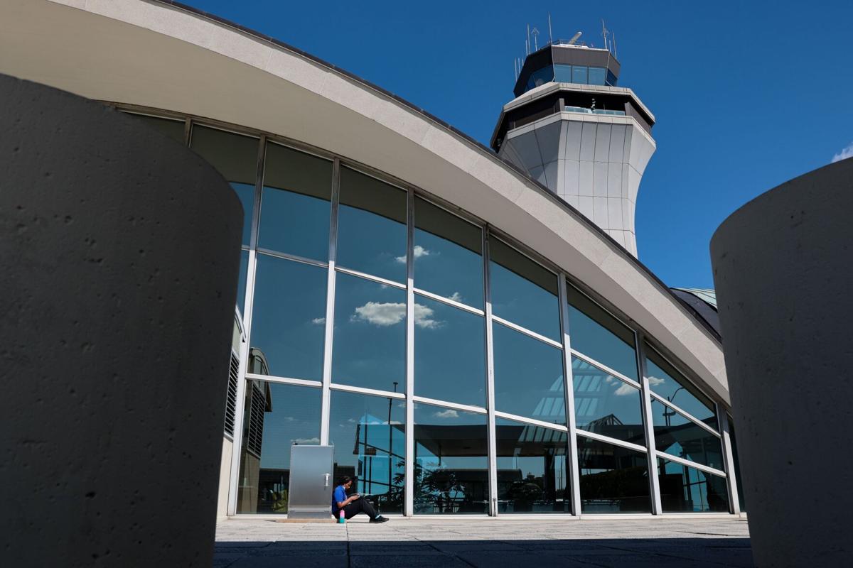 100825_LR_Airport_1.JPGSTL1050140024