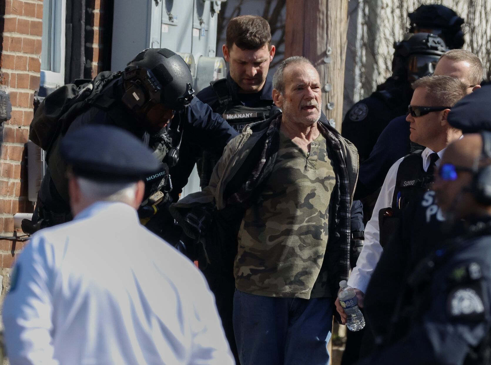 Man surrenders after barricading inside home in Lafayette Square