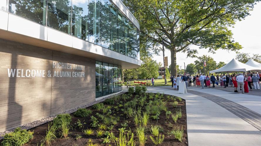 UMSL dedicates Richter Family Welcome and Alumni Center