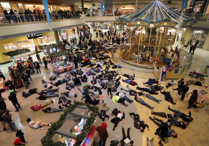 Protesters force Black Friday store closures at Chesterfield Mall