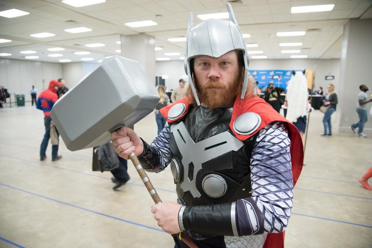 Cosplay And Comics At The Wizard World Comic Con Entertainment