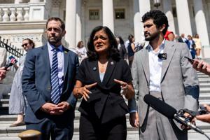 US House votes to curb Trump's Iran war powers but Senate backs president; airstrikes continue
