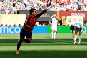 Spain battles past 10-man Argentina 1-0 in extra time to win World Cup