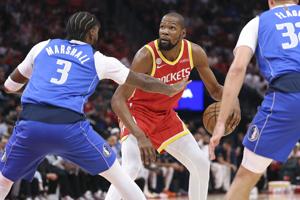 BASKETBALL-NBA-HOU-DAL/