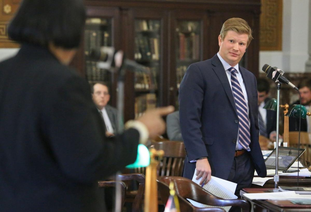 Minimum wage hike bill passes first round at City Hall