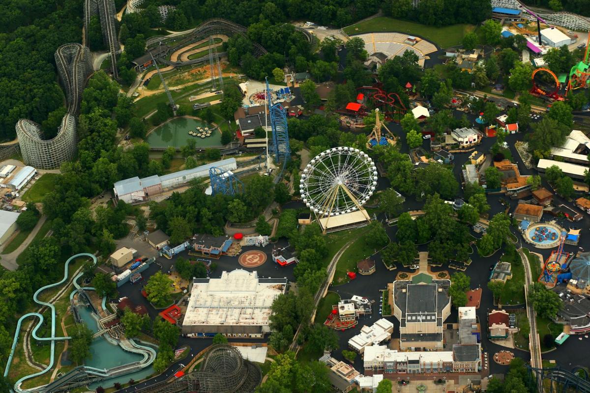U.S. theme-park operators Cedar Fair, Six Flags to merge