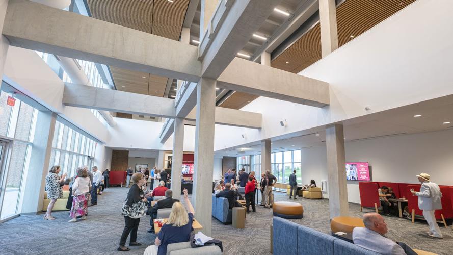 UMSL dedicates Richter Family Welcome and Alumni Center