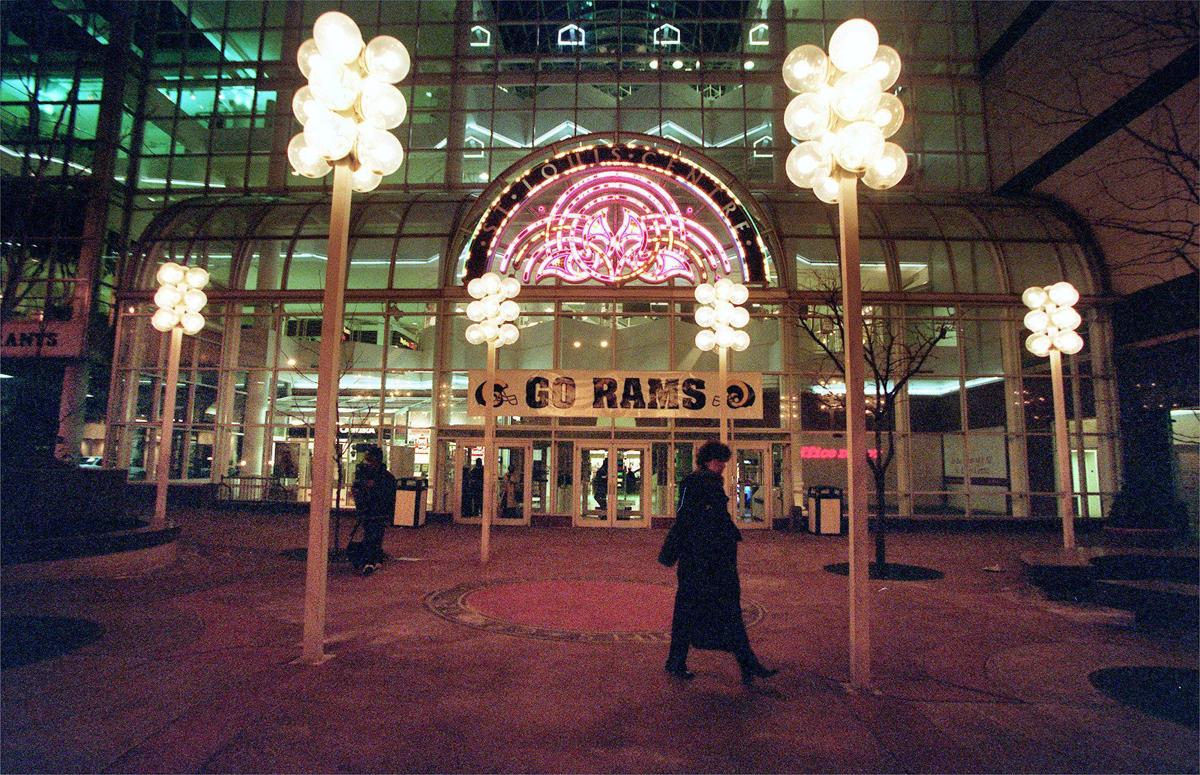 Inside St. Louis Centre (1988) : r/StLouis