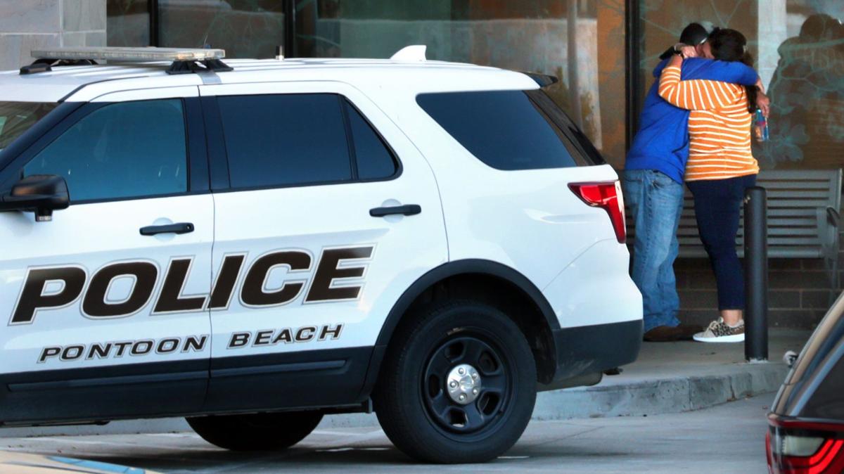 Pontoon Beach police officer shot at gas station