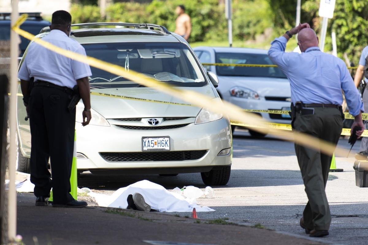 Shootings Stabbings Robberies A Busy Night For St Louis Police Law And Order Stltoday Com