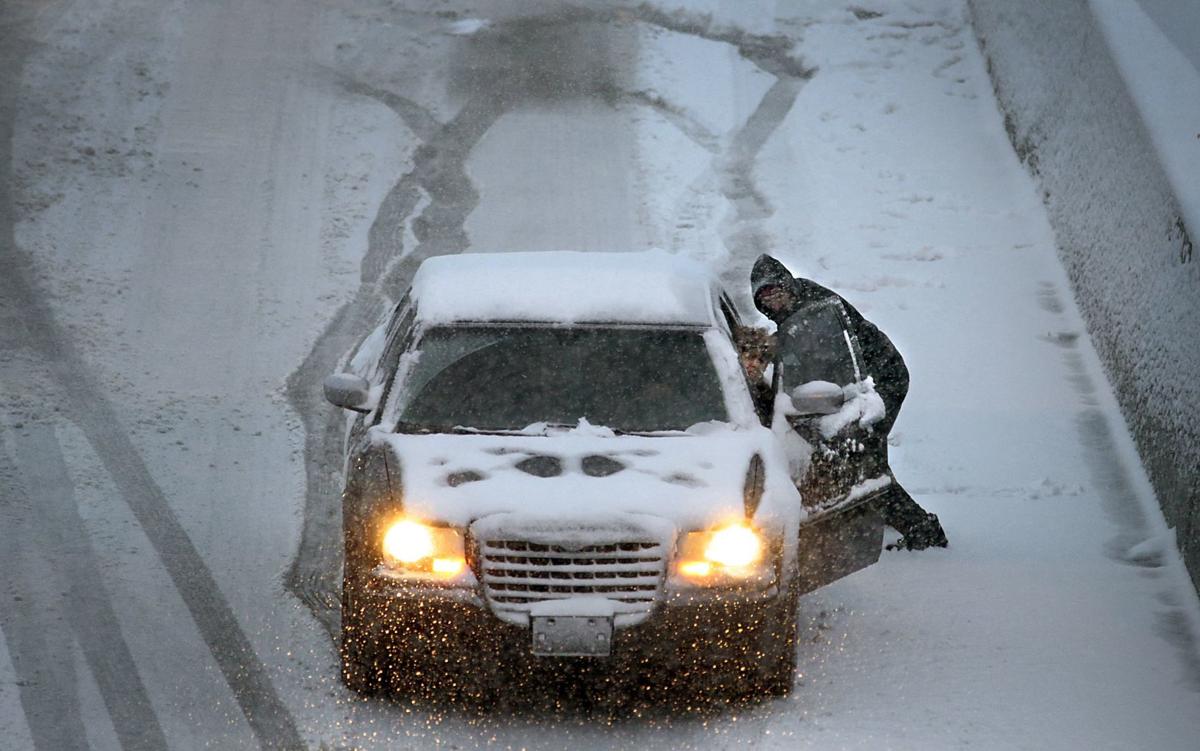 Massive winter storm dumps heavy snow, tying up traffic for hours | Metro | www.bagsaleusa.com