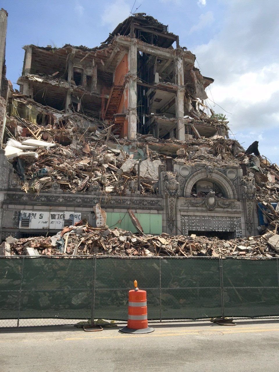 Landmark Murphy Building in East St. Louis largely reduced to rubble | Illinois | 0