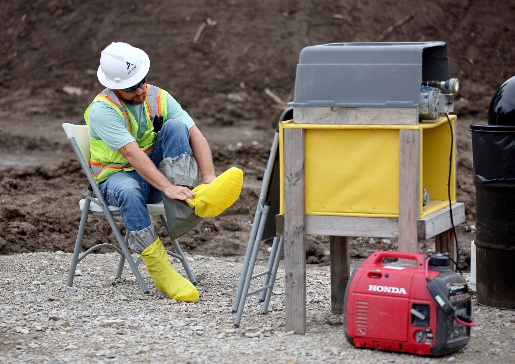 Clean up of radioactive waste near Jana Elementary School