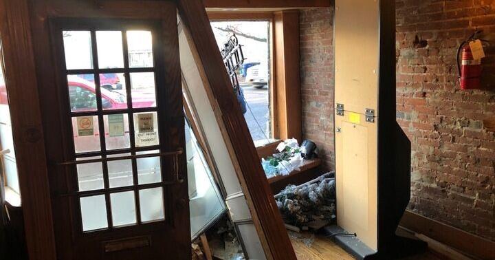 Read the coverage of the crash into Bar:PM