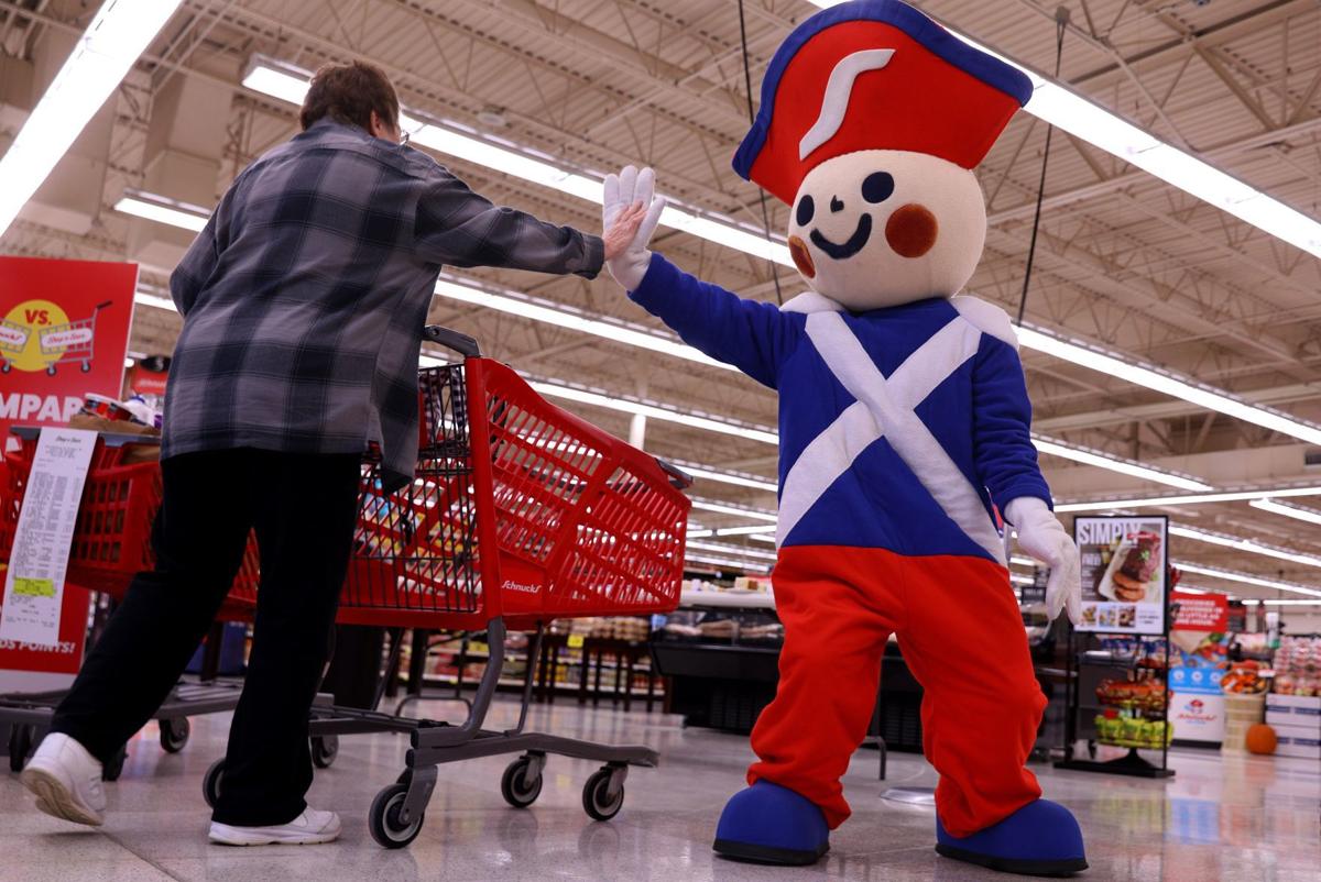 Schnucks reopens Gravois Bluffs Shop 'n Save location