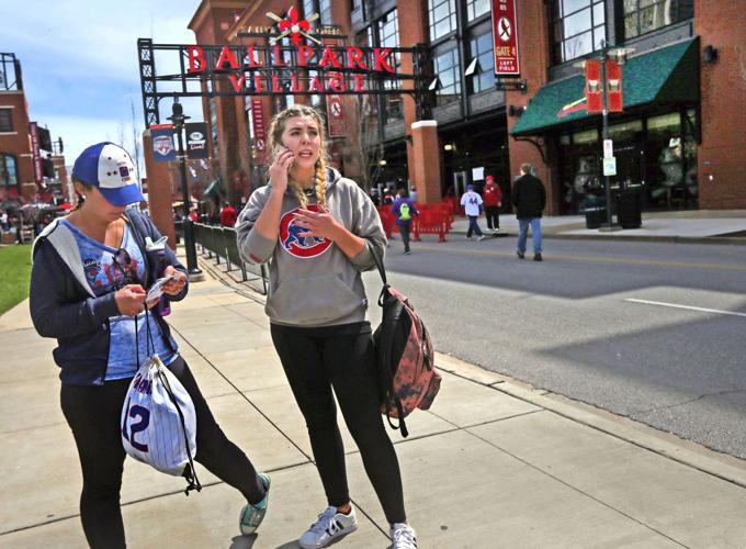 Backpack rule confounds some fans at Busch Stadium