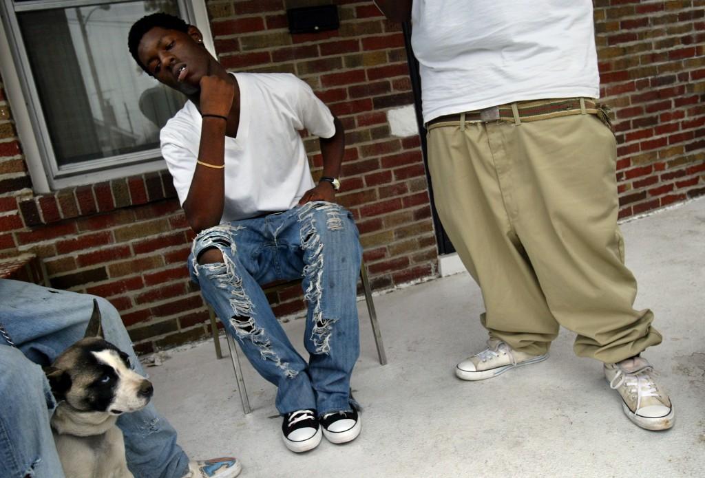 St Louis Alderman Seeks To Ban Sagging Pants Metro Stltoday Com The 1500 black has black stitching and not white as shown in the image. st louis alderman seeks to ban sagging