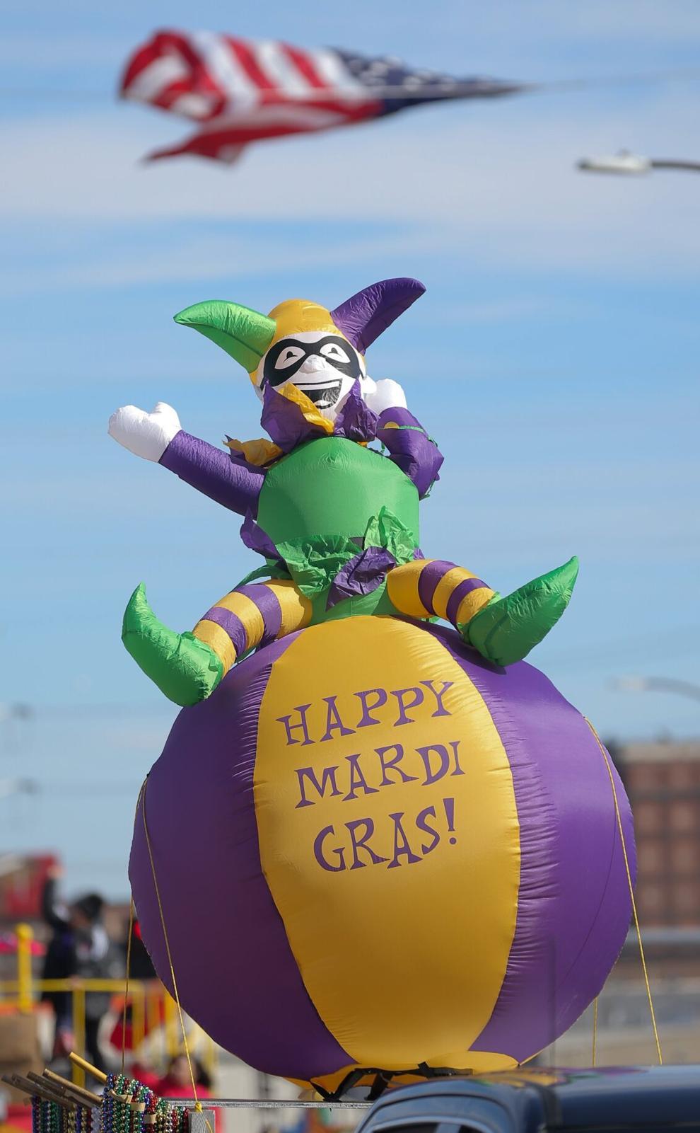 St. Louis Mardi Gras celebration draws massive crowd to downtown, Soulard