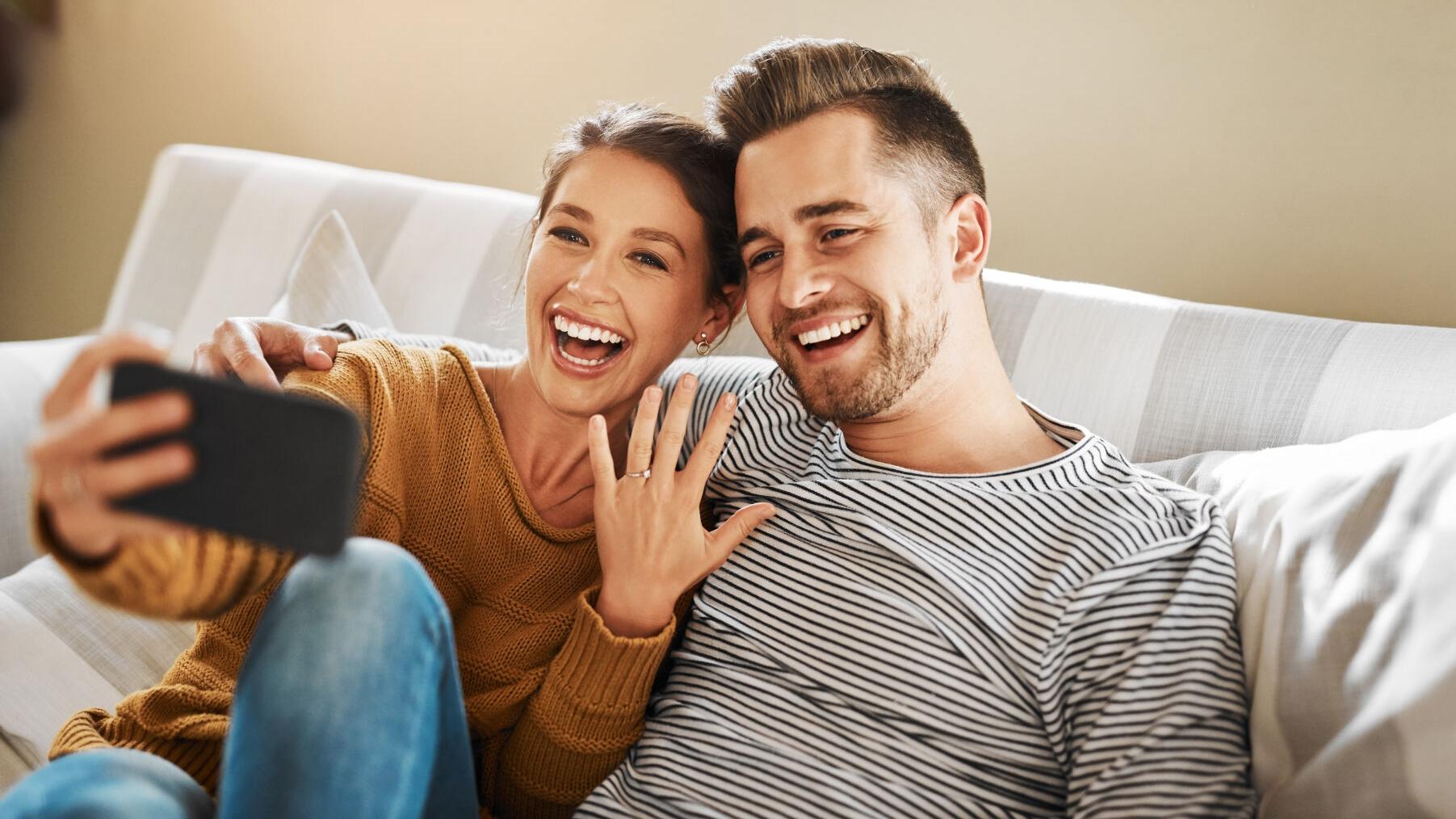 How to Announce Your Engagement: Advice From St. Louis Etiquette Experts
