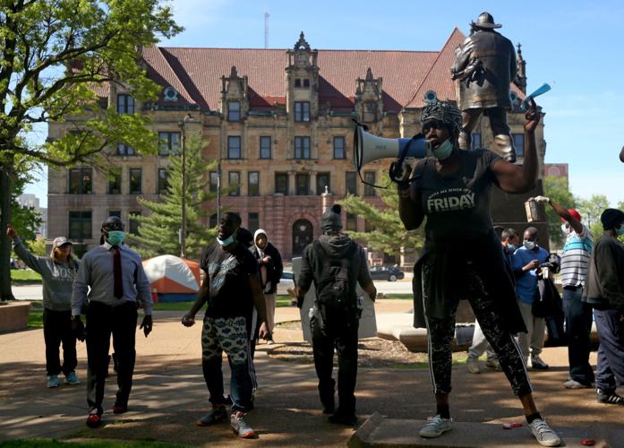 St. Louis city to end ecampment of homeless downtown