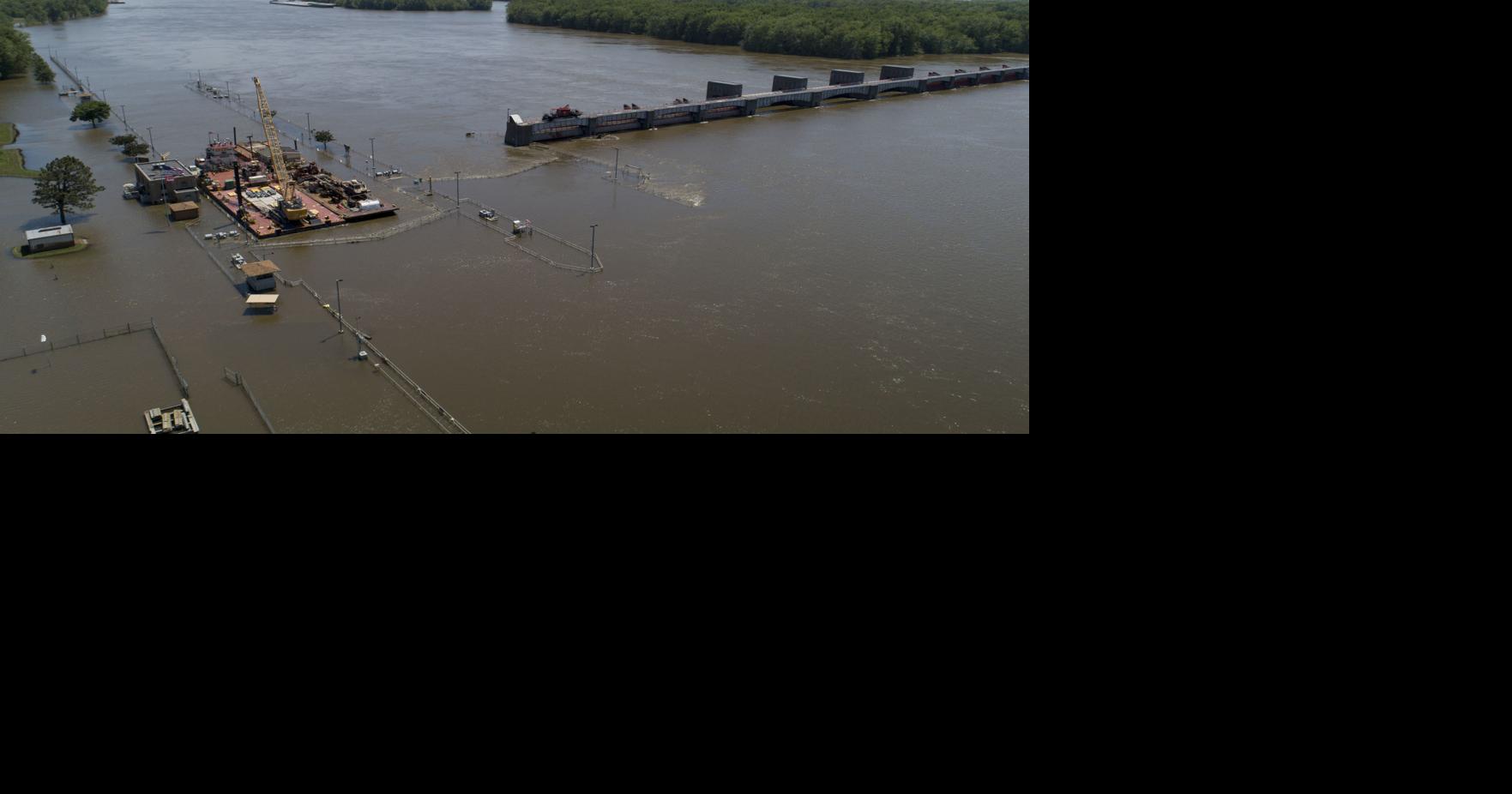 Hundreds of barges stalled as floods hinder Midwest supplies
